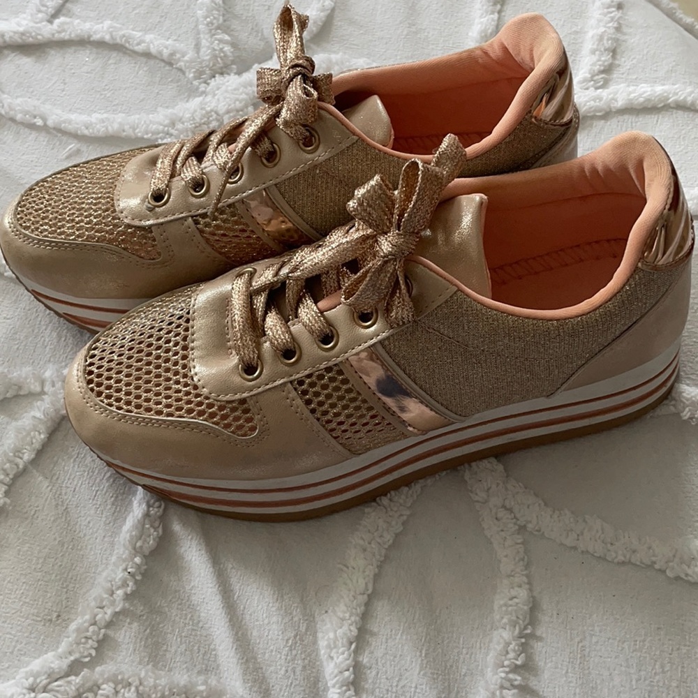 Platform Sneakers Women’s Size 9